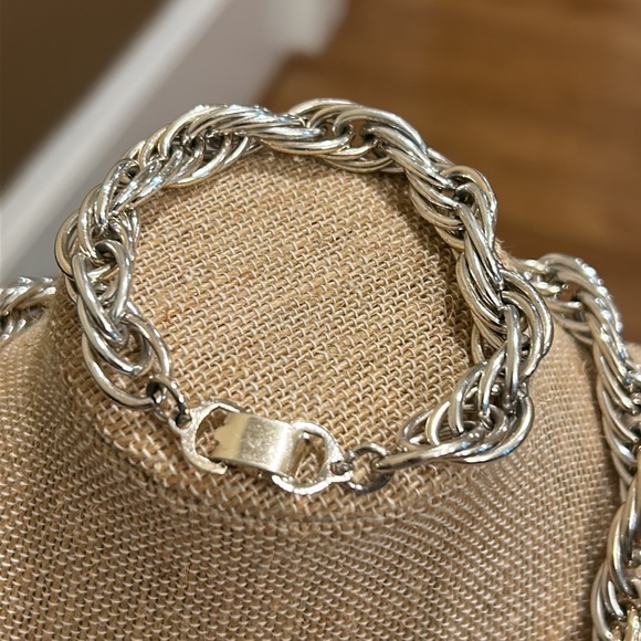 Vintage Trifari Set. Made in France. Necklace & Matching Bracelet - Picture 5 of 17